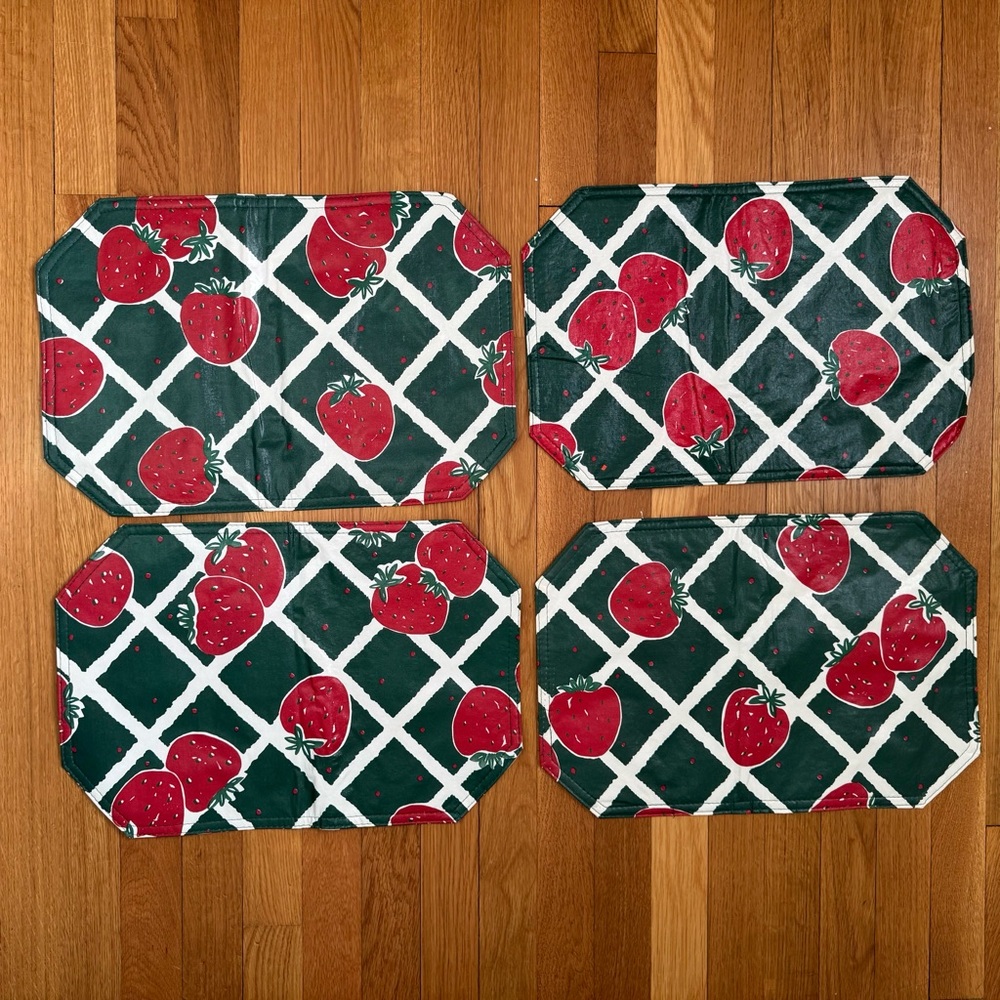 Vintage strawberry placemats - set of 4